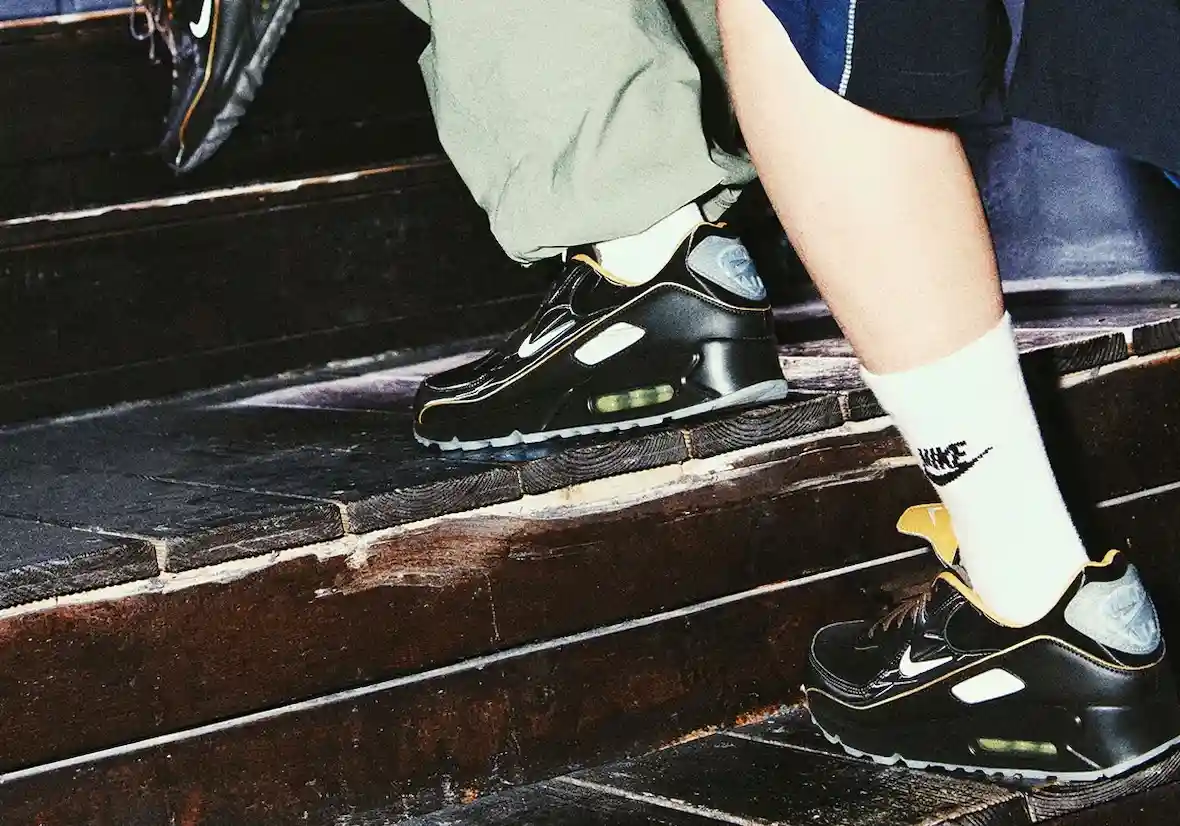 耐克 Air Max 瘋狂 90 套件將足球基因融入到完美的混合動力中 Nike Air Max 90, Nike Air Max, Nike - 耐克 Air Max 瘋狂 90 套件將足球基因融入到完美的混合動力中