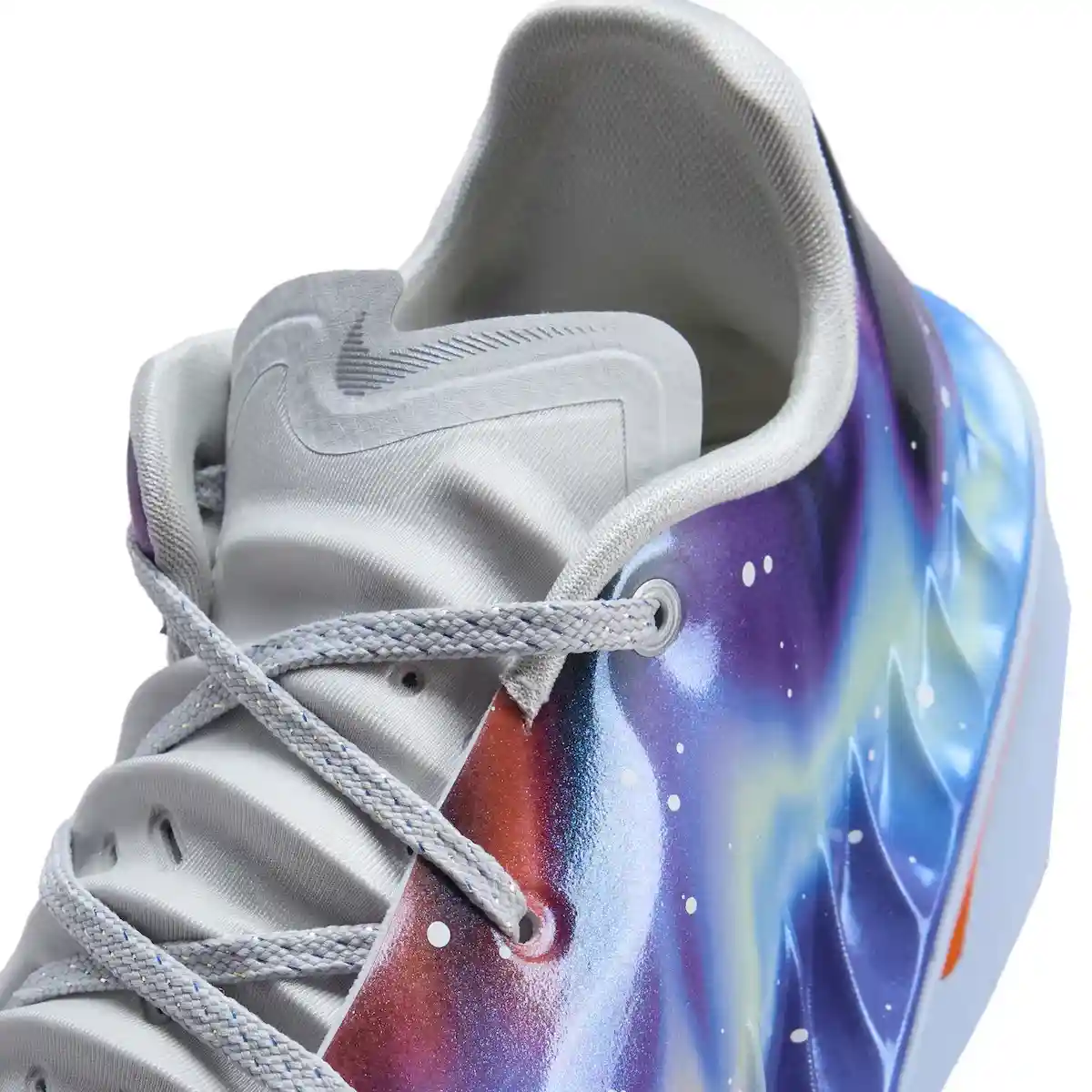 耐克籃球通過 CHBL "銀河 "套裝將 GT Cut 4 送入軌道 Nike GT Cut 4, Nike GT Cut, Nike - 耐克籃球通過 CHBL "銀河 "套裝將 GT Cut 4 送入軌道