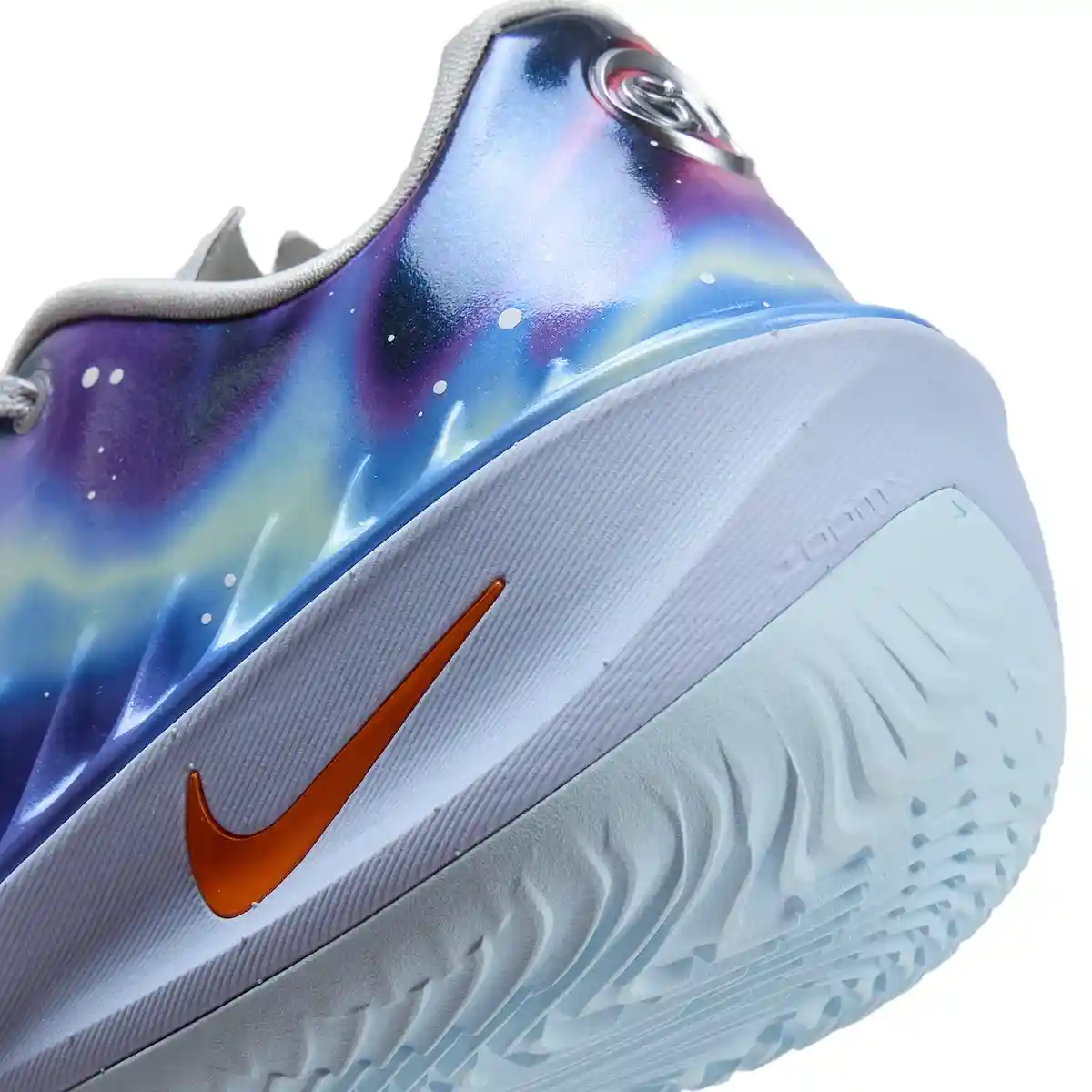 耐克籃球通過 CHBL "銀河 "套裝將 GT Cut 4 送入軌道 Nike GT Cut 4, Nike GT Cut, Nike - 耐克籃球通過 CHBL "銀河 "套裝將 GT Cut 4 送入軌道