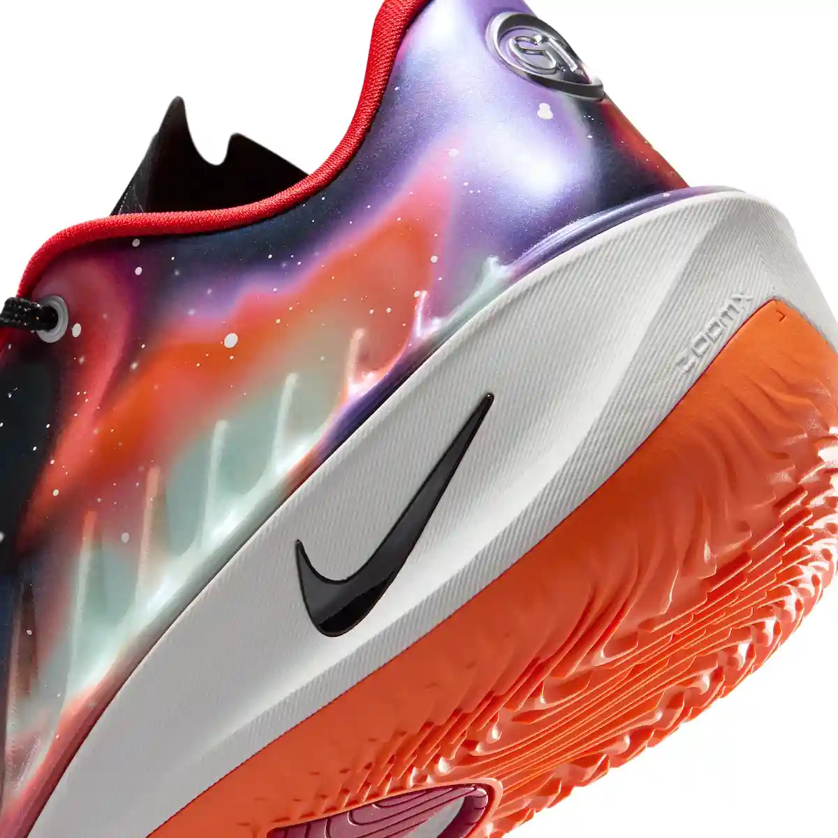 耐克籃球通過 CHBL "銀河 "套裝將 GT Cut 4 送入軌道 Nike GT Cut 4, Nike GT Cut, Nike - 耐克籃球通過 CHBL "銀河 "套裝將 GT Cut 4 送入軌道