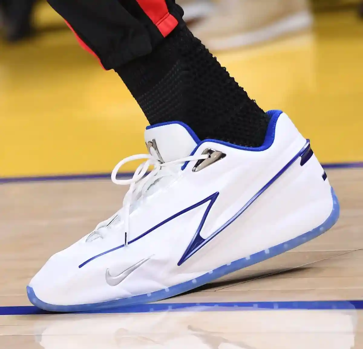 Nike KD 19, Air Jordan 18, Air Jordan 1, Air Jordan - 凱文-杜蘭特首次亮相耐克 KD 19 PE，靈感來自米高-喬丹的 Air Jordan 18