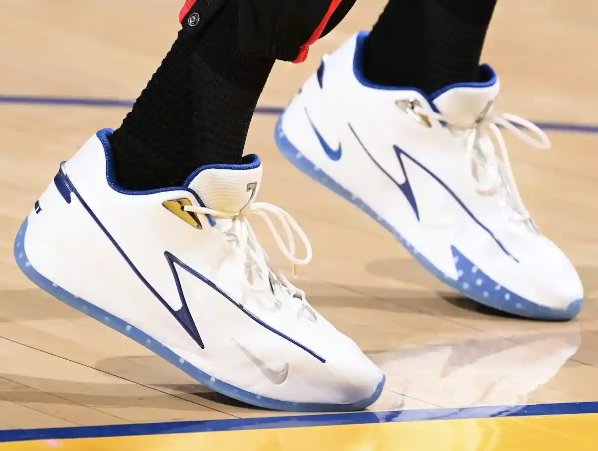 Nike KD 19, Air Jordan 18, Air Jordan 1, Air Jordan - 凱文-杜蘭特首次亮相耐克 KD 19 PE，靈感來自米高-喬丹的 Air Jordan 18