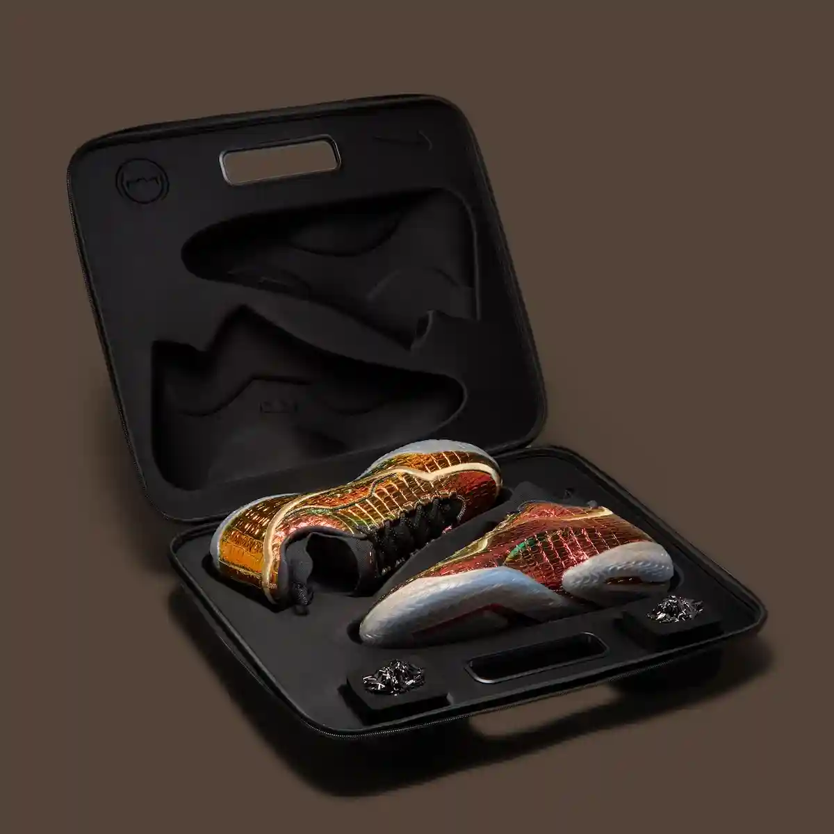 Victor Wembanyama, Nike LeBron 23, Nike, Giannis Antetokounmpo, Devin Booker - 耐克 LeBron 23 "警告標簽 "的官方照片