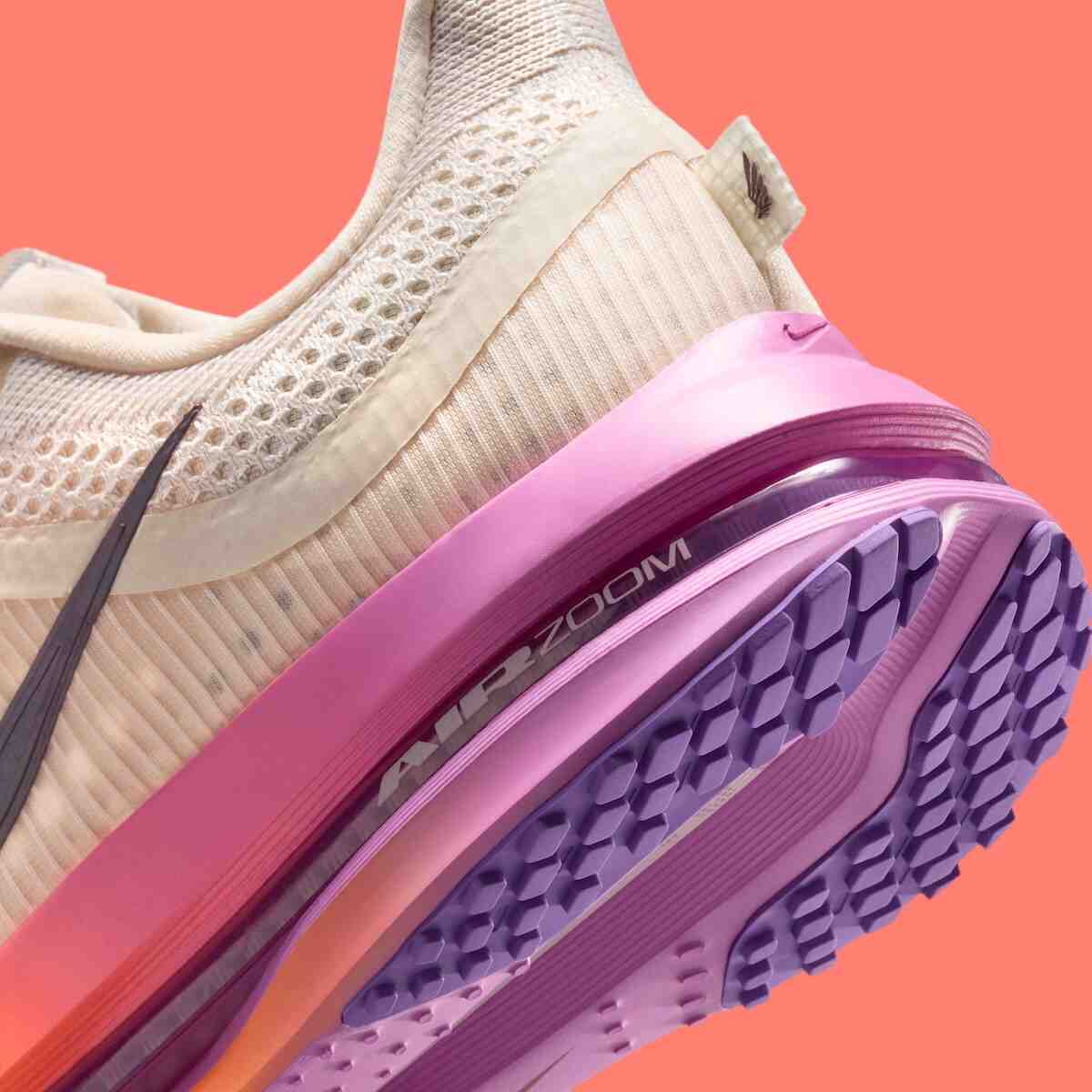 Nike Pegasus Premium, Nike - 耐克 Pegasus Premium "白堊色/橙色脈沖 "現已上市