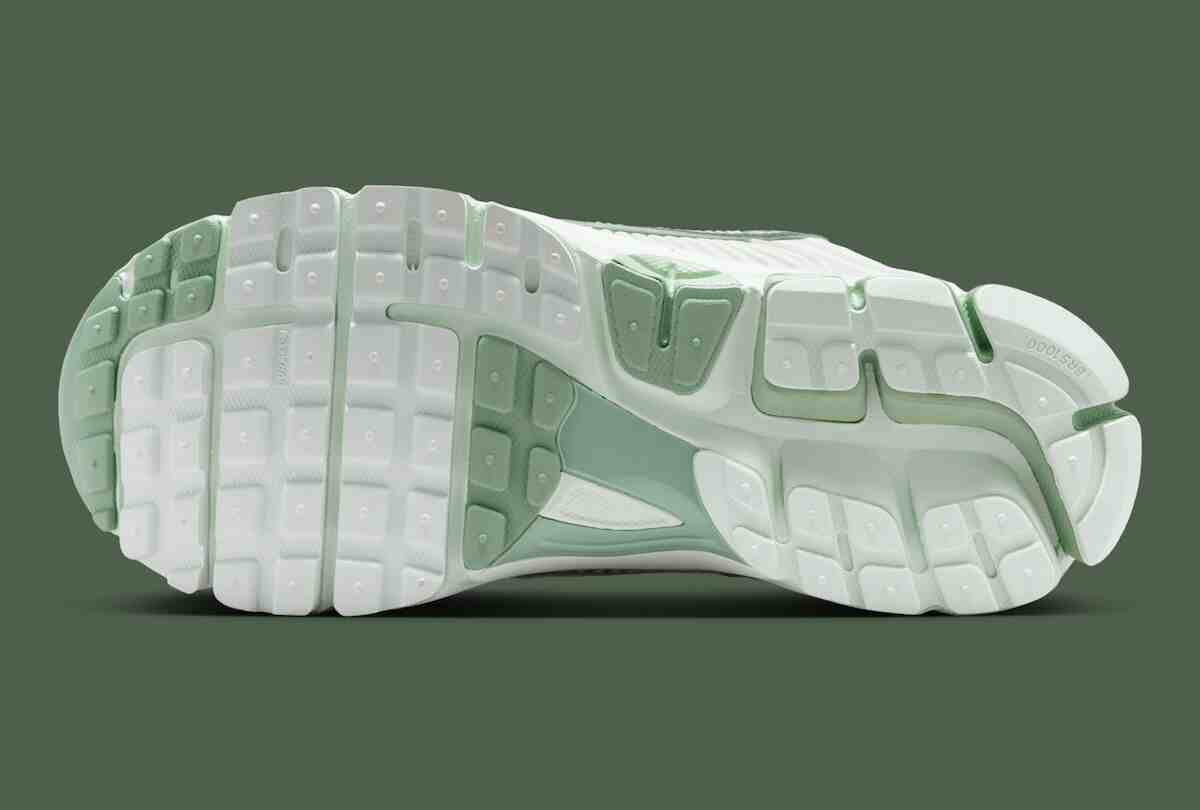 Nike Zoom Vomero 5, Nike - 耐克 Zoom Vomero 5 "裸綠 "為 2026 年夏季帶來柔和的鍍鉻效果
