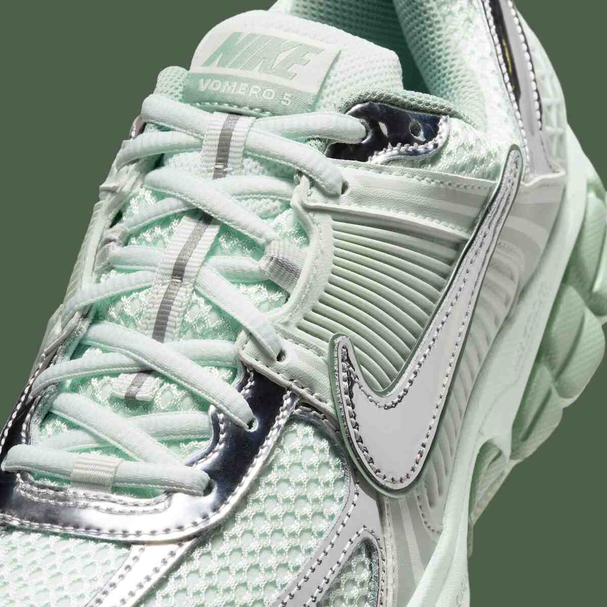 Nike Zoom Vomero 5, Nike - 耐克 Zoom Vomero 5 "裸綠 "為 2026 年夏季帶來柔和的鍍鉻效果