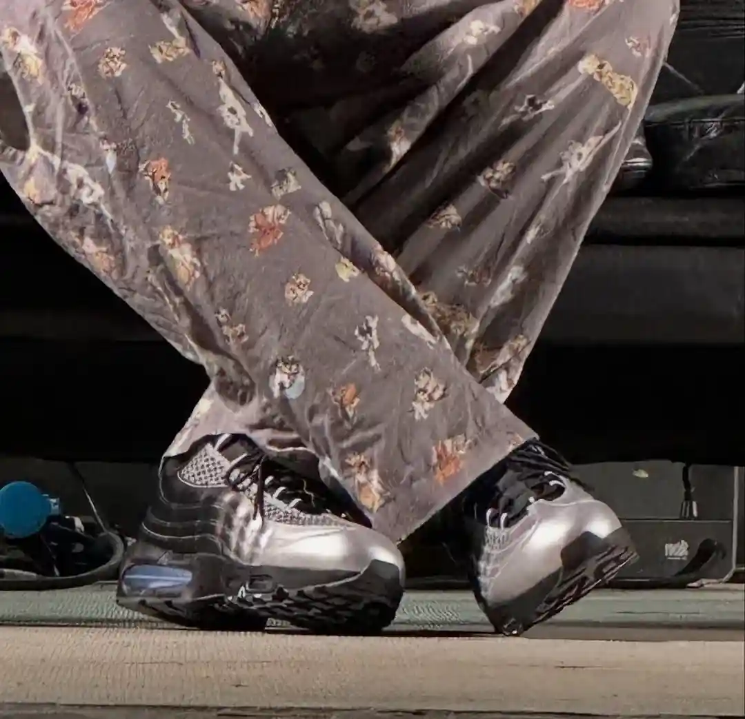 Palace Nike Air Max 95 Big Bubble worn with pants Palace Nike Air Max 95 Big Bubble worn with pants