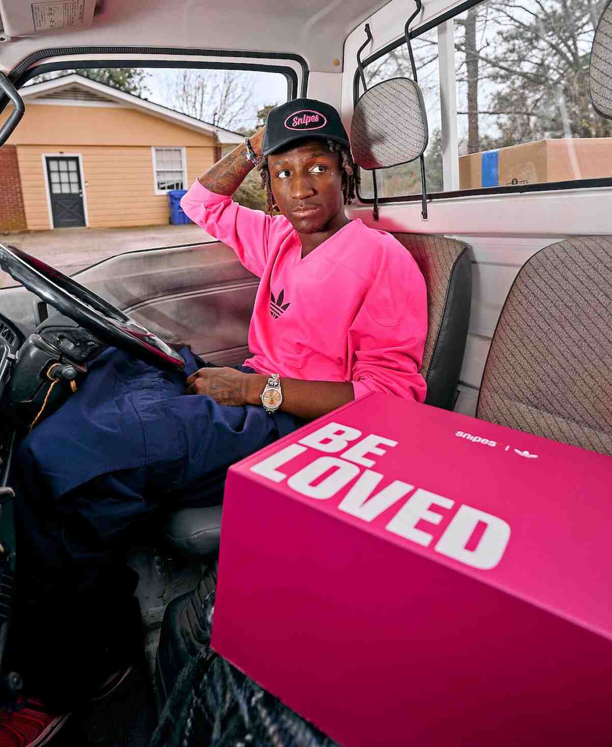 SNIPES 賦予 adidas Adistar Control 5 "被愛 "超越鞋類的信息 adidas Adistar Control 5, adidas - SNIPES 賦予 adidas Adistar Control 5 "被愛 "超越鞋類的信息