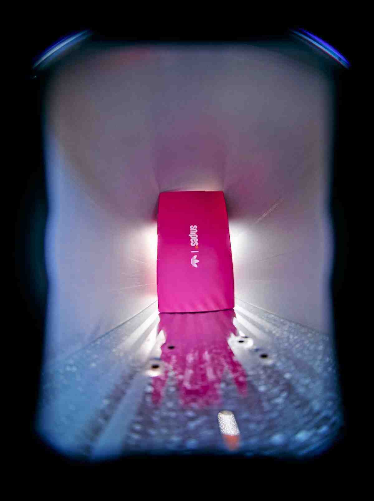 SNIPES 賦予 adidas Adistar Control 5 "被愛 "超越鞋類的信息 adidas Adistar Control 5, adidas - SNIPES 賦予 adidas Adistar Control 5 "被愛 "超越鞋類的信息