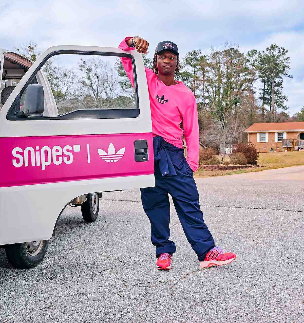 SNIPES 賦予 adidas Adistar Control 5 "被愛 "超越鞋類的信息 adidas Adistar Control 5, adidas - SNIPES 賦予 adidas Adistar Control 5 "被愛 "超越鞋類的信息