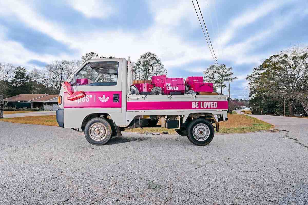 SNIPES 賦予 adidas Adistar Control 5 "被愛 "超越鞋類的信息 adidas Adistar Control 5, adidas - SNIPES 賦予 adidas Adistar Control 5 "被愛 "超越鞋類的信息