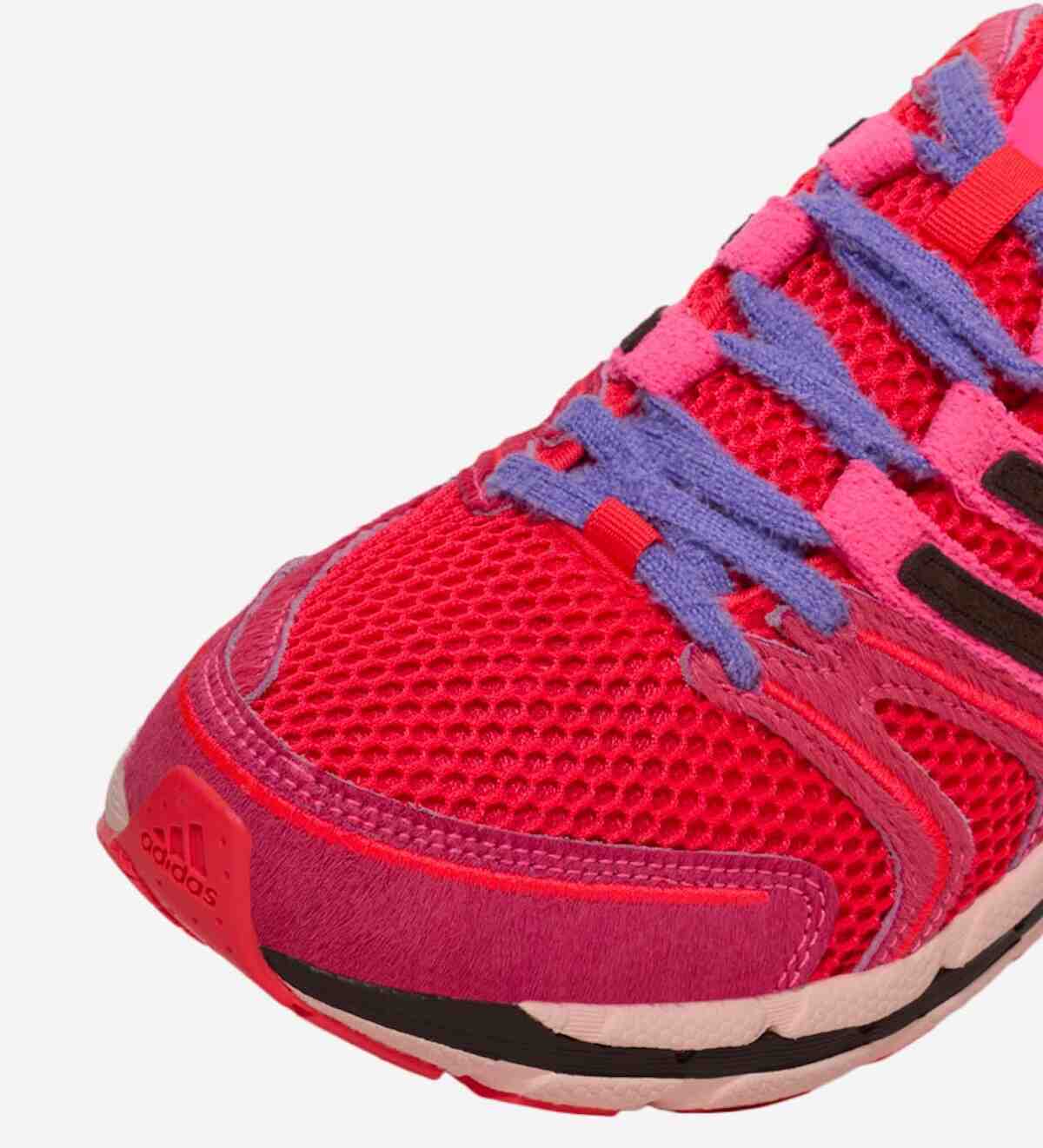 SNIPES 賦予 adidas Adistar Control 5 "被愛 "超越鞋類的信息 adidas Adistar Control 5, adidas - SNIPES 賦予 adidas Adistar Control 5 "被愛 "超越鞋類的信息