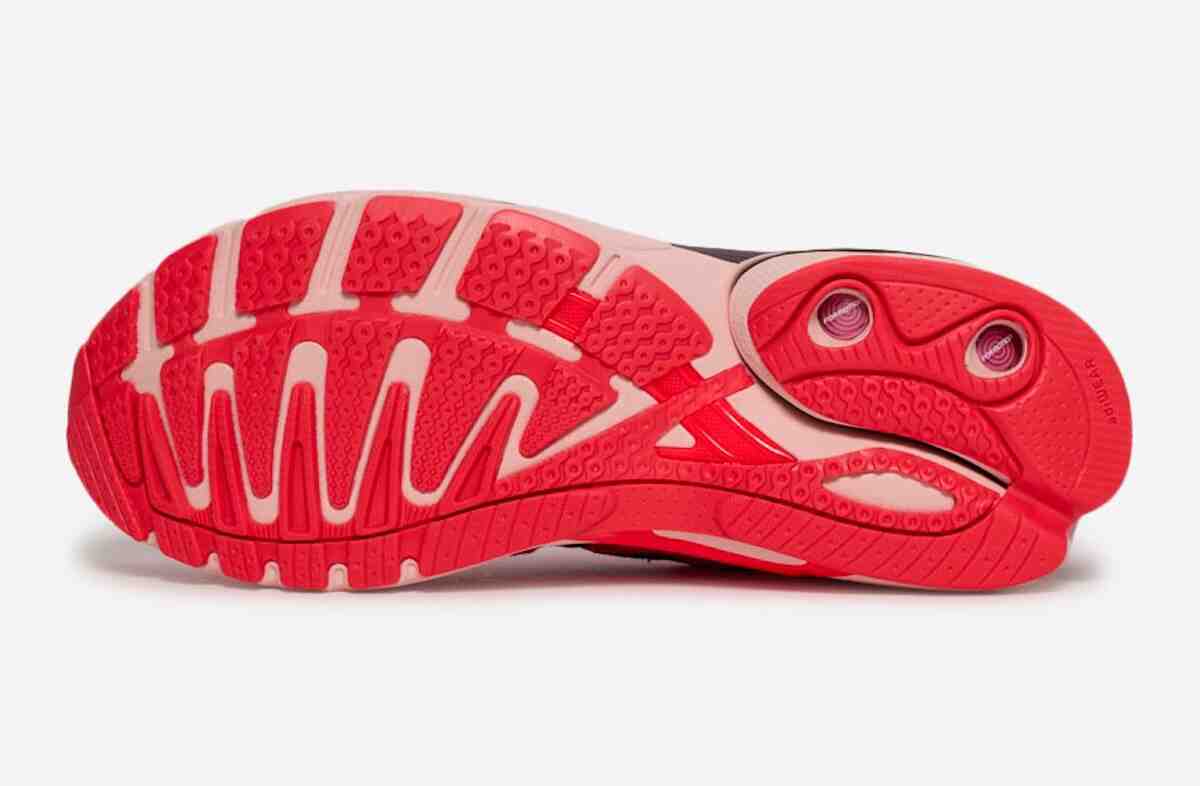 SNIPES 賦予 adidas Adistar Control 5 "被愛 "超越鞋類的信息 adidas Adistar Control 5, adidas - SNIPES 賦予 adidas Adistar Control 5 "被愛 "超越鞋類的信息