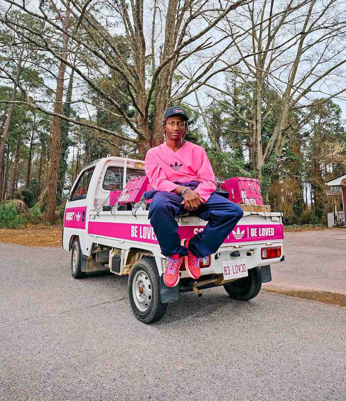 SNIPES 賦予 adidas Adistar Control 5 "被愛 "超越鞋類的信息 adidas Adistar Control 5, adidas - SNIPES 賦予 adidas Adistar Control 5 "被愛 "超越鞋類的信息