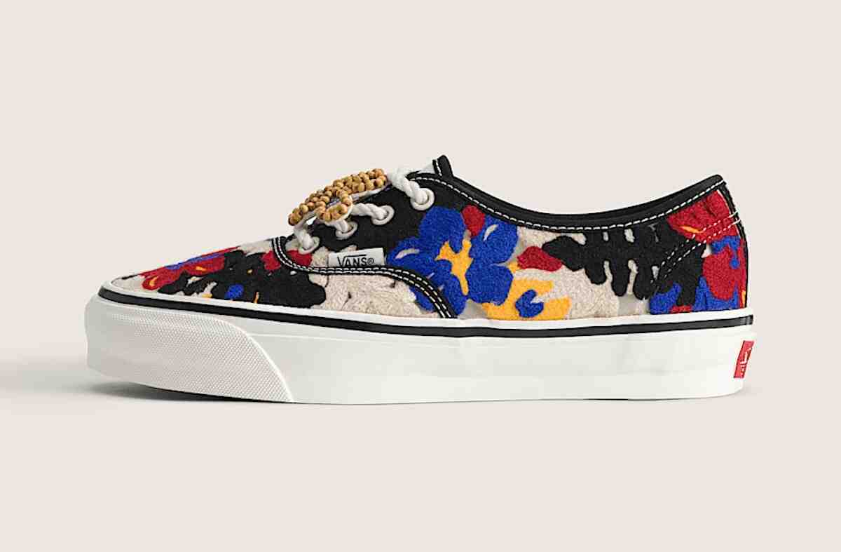 Vans Authentic, Vans - Vans 對 Authentic 44 "針線活 "進行手工改造
