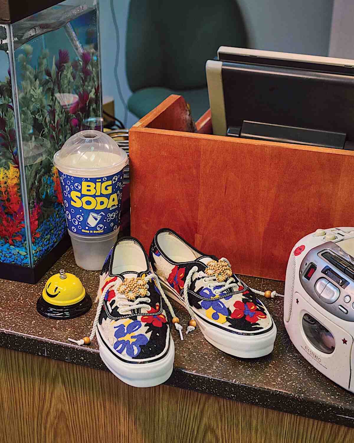 Vans Authentic, Vans - Vans 對 Authentic 44 "針線活 "進行手工改造