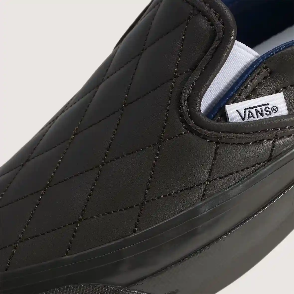 Vans Slip-On Premium 從 Don C x Air Jordan 2 中汲取靈感 Vans Slip-On, Vans, Air Jordan 2, Air Jordan - Vans Slip-On Premium 從 Don C x Air Jordan 2 中汲取靈感