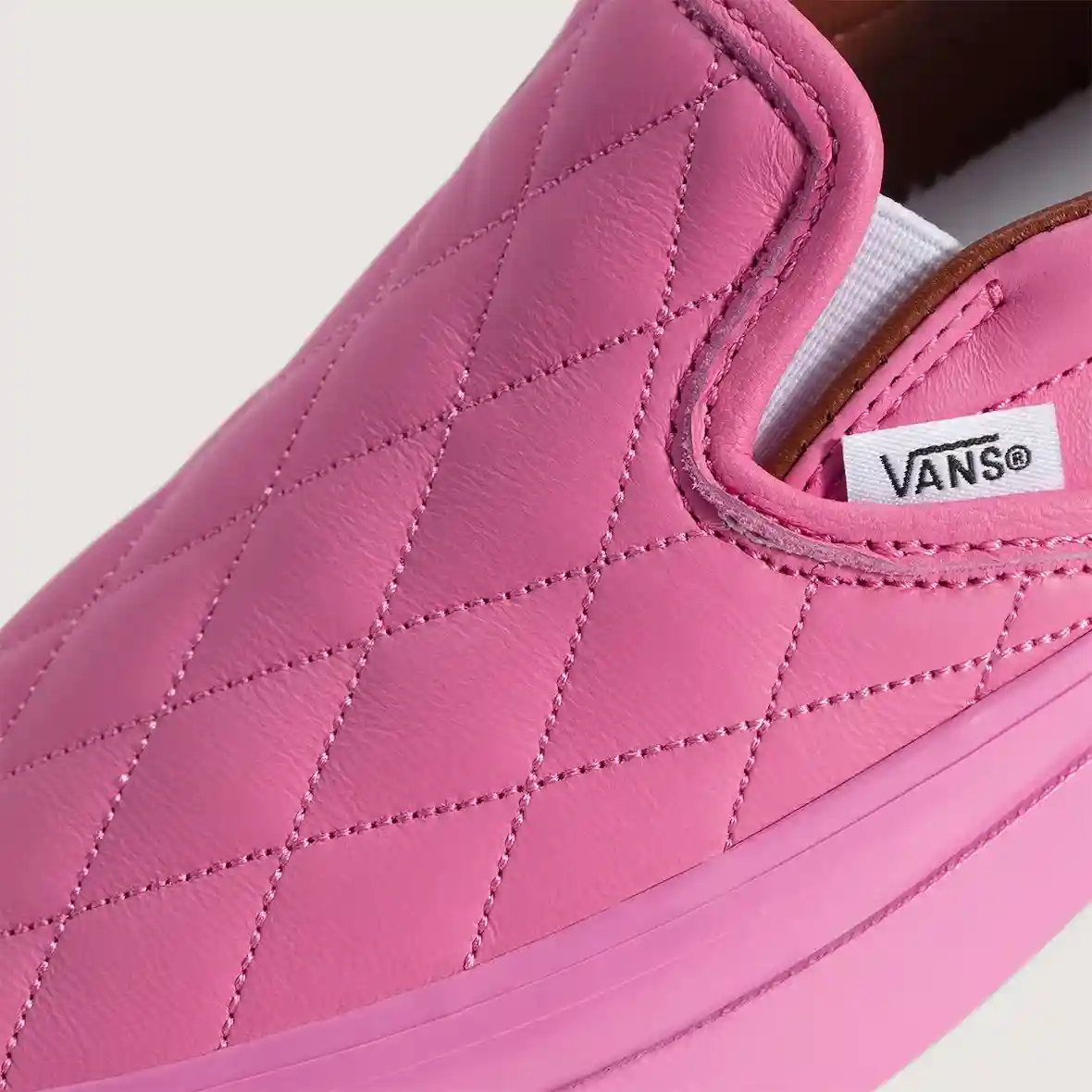 Vans Slip-On Premium 從 Don C x Air Jordan 2 中汲取靈感 Vans Slip-On, Vans, Air Jordan 2, Air Jordan - Vans Slip-On Premium 從 Don C x Air Jordan 2 中汲取靈感